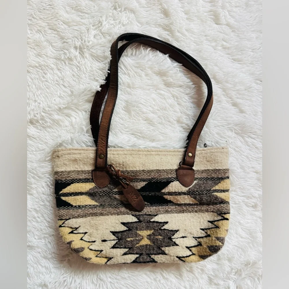 🏔️ Wool Purse - Picture 2 of 6